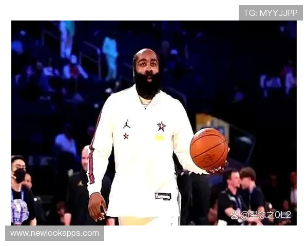 哈登半场表现亮眼三投两中助攻9次助力球队进攻展现全能风采